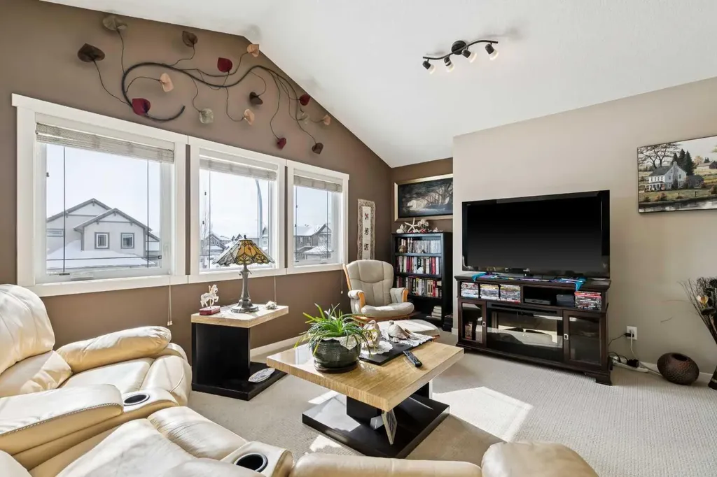 23 Kingston View SE Airdrie AB T4A 0K4