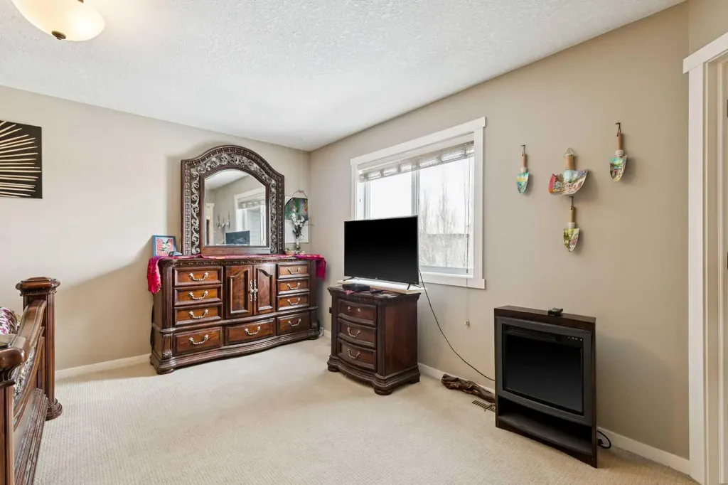 23 Kingston View SE Airdrie AB T4A 0K4