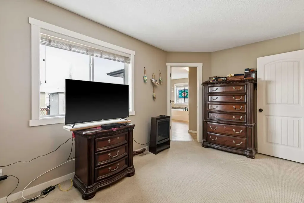 23 Kingston View SE Airdrie AB T4A 0K4