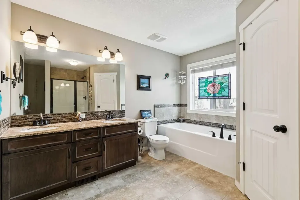 23 Kingston View SE Airdrie AB T4A 0K4