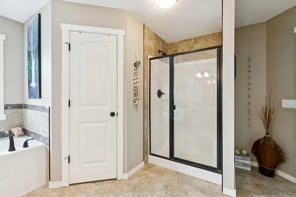 23 Kingston View SE Airdrie AB T4A 0K4