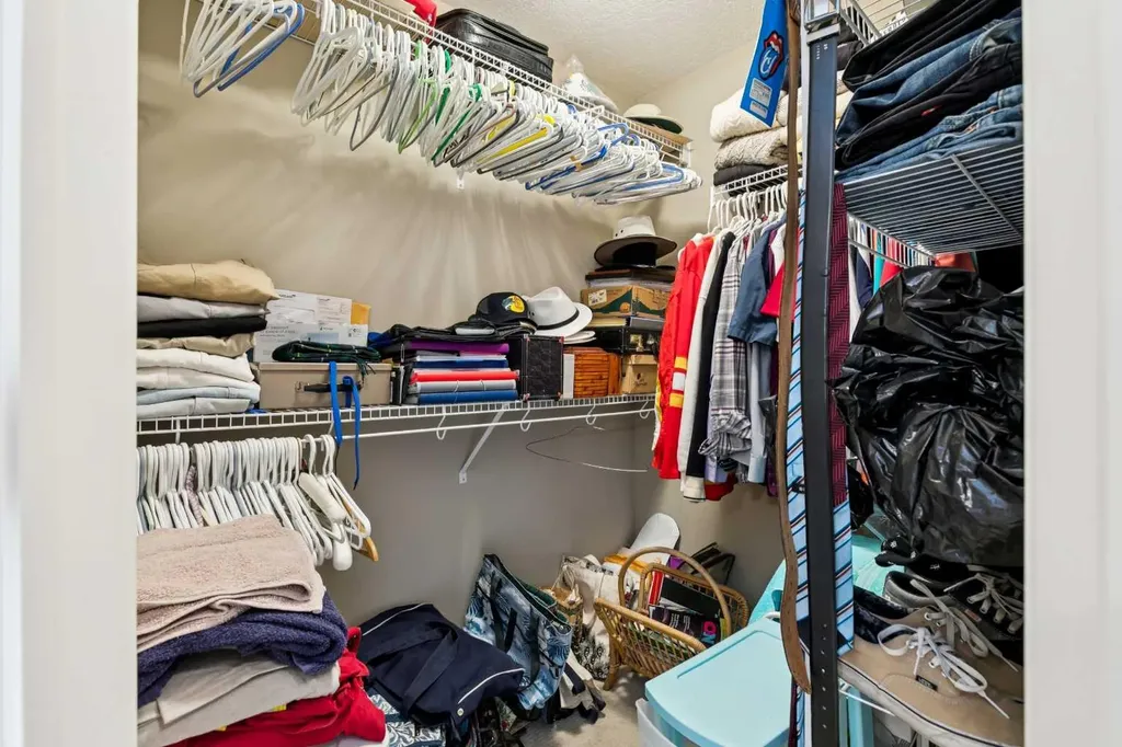 23 Kingston View SE Airdrie AB T4A 0K4