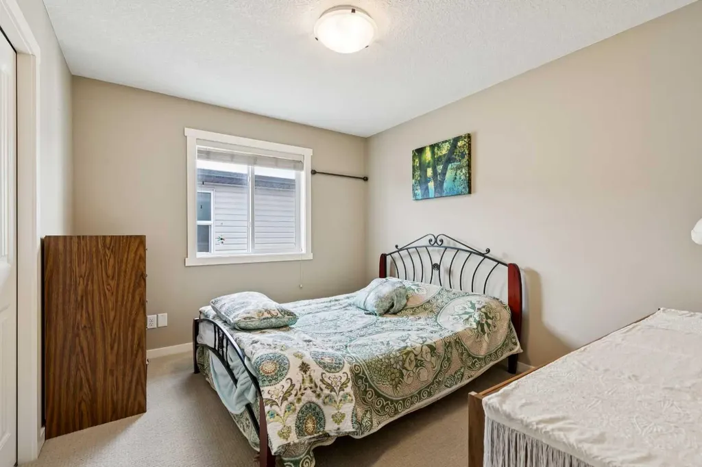 23 Kingston View SE Airdrie AB T4A 0K4