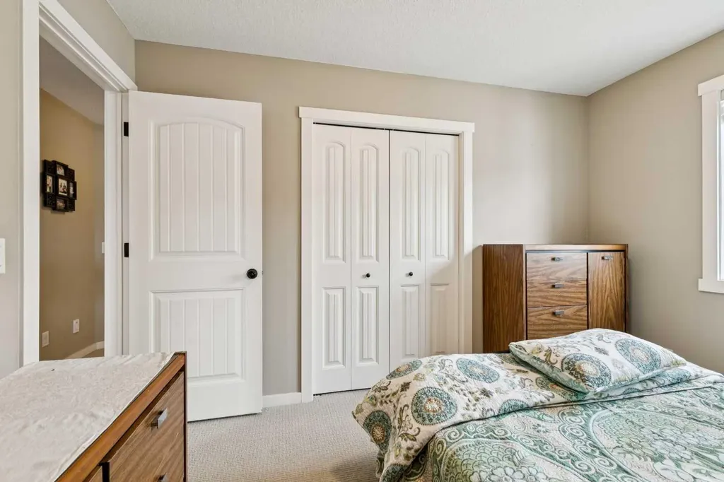 23 Kingston View SE Airdrie AB T4A 0K4