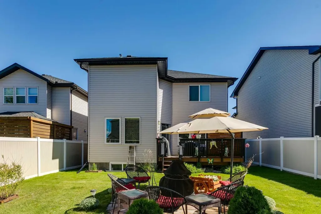 23 Kingston View SE Airdrie AB T4A 0K4