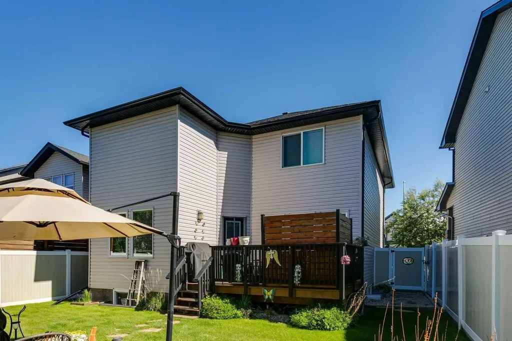 23 Kingston View SE Airdrie AB T4A 0K4