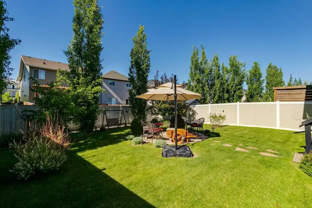 23 Kingston View SE Airdrie AB T4A 0K4