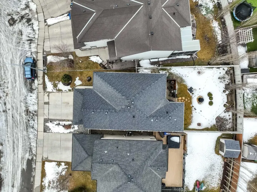 23 Kingston View SE Airdrie AB T4A 0K4