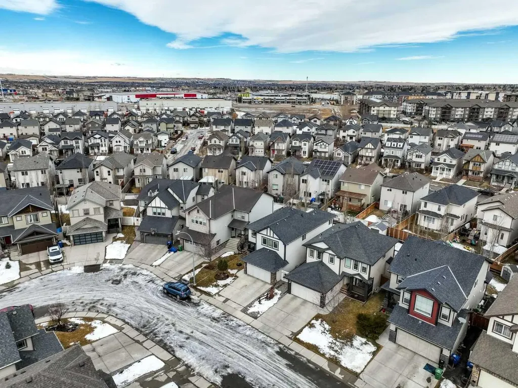 23 Kingston View SE Airdrie AB T4A 0K4