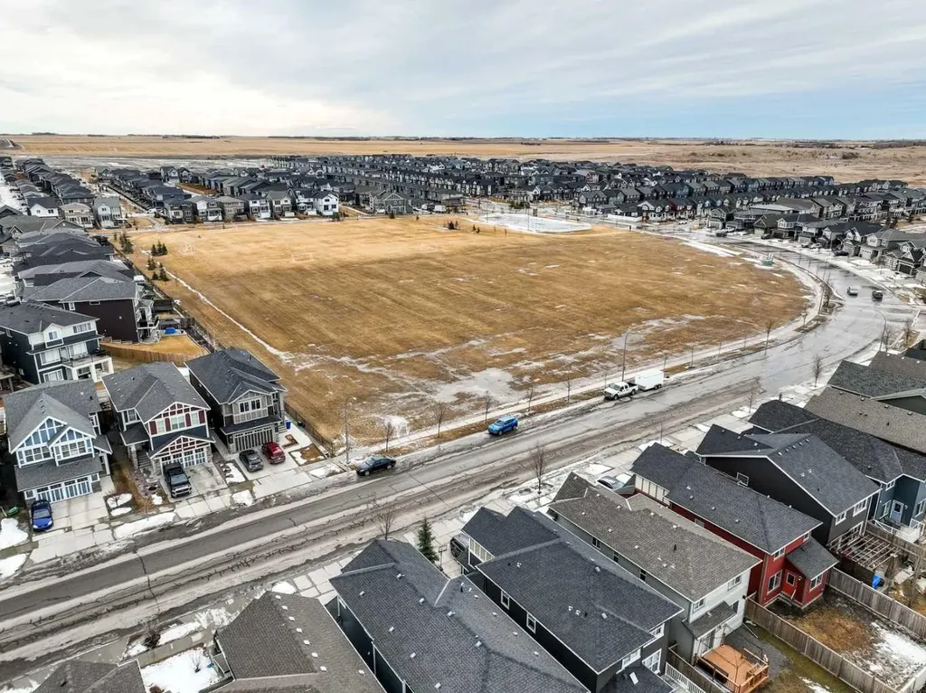 23 Kingston View SE Airdrie AB T4A 0K4