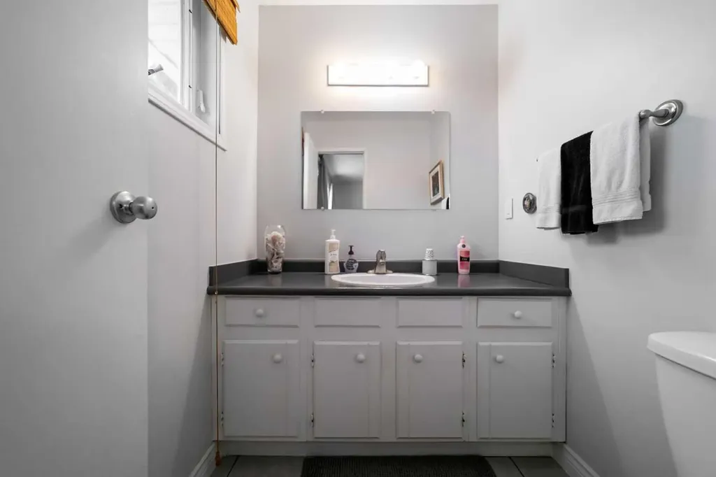 6304 39 Avenue Camrose AB T4V 2Z4