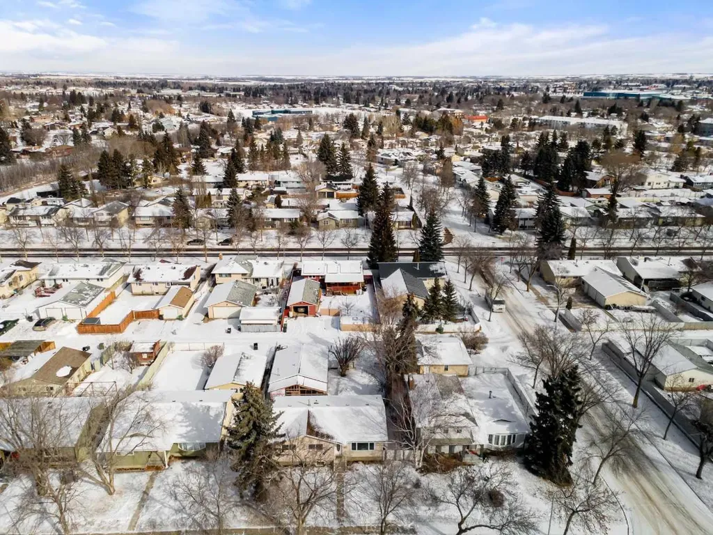 6304 39 Avenue Camrose AB T4V 2Z4