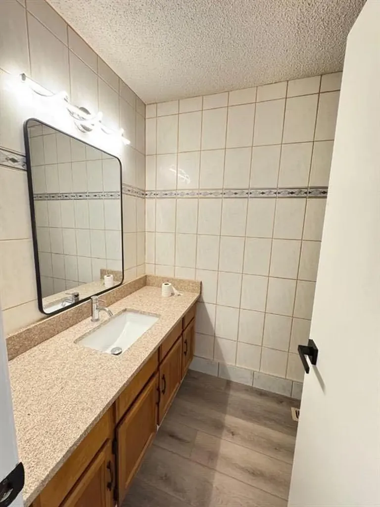 6879 Rundlehorn Drive NE Calgary AB T1Y 4P2