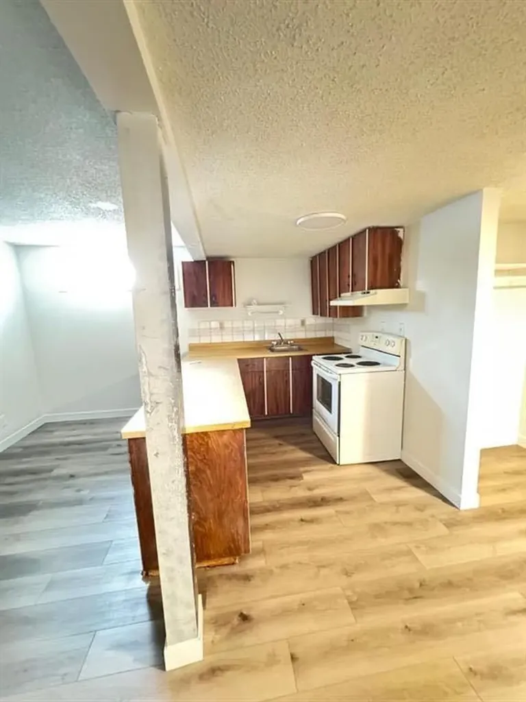6879 Rundlehorn Drive NE Calgary AB T1Y 4P2