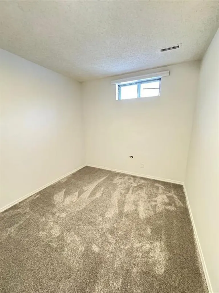 6879 Rundlehorn Drive NE Calgary AB T1Y 4P2