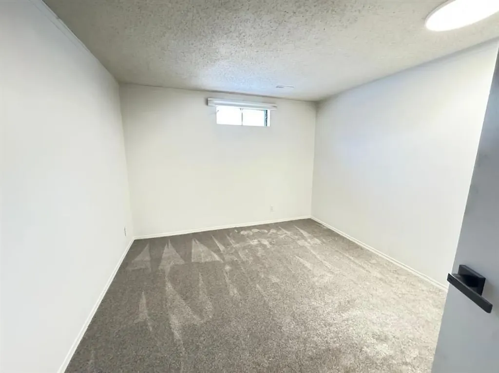 6879 Rundlehorn Drive NE Calgary AB T1Y 4P2