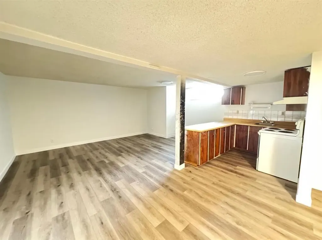 6879 Rundlehorn Drive NE Calgary AB T1Y 4P2