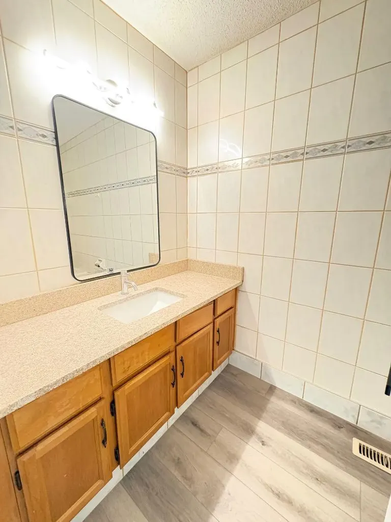 6879 Rundlehorn Drive NE Calgary AB T1Y 4P2