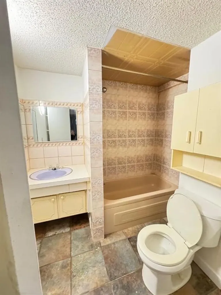 6879 Rundlehorn Drive NE Calgary AB T1Y 4P2
