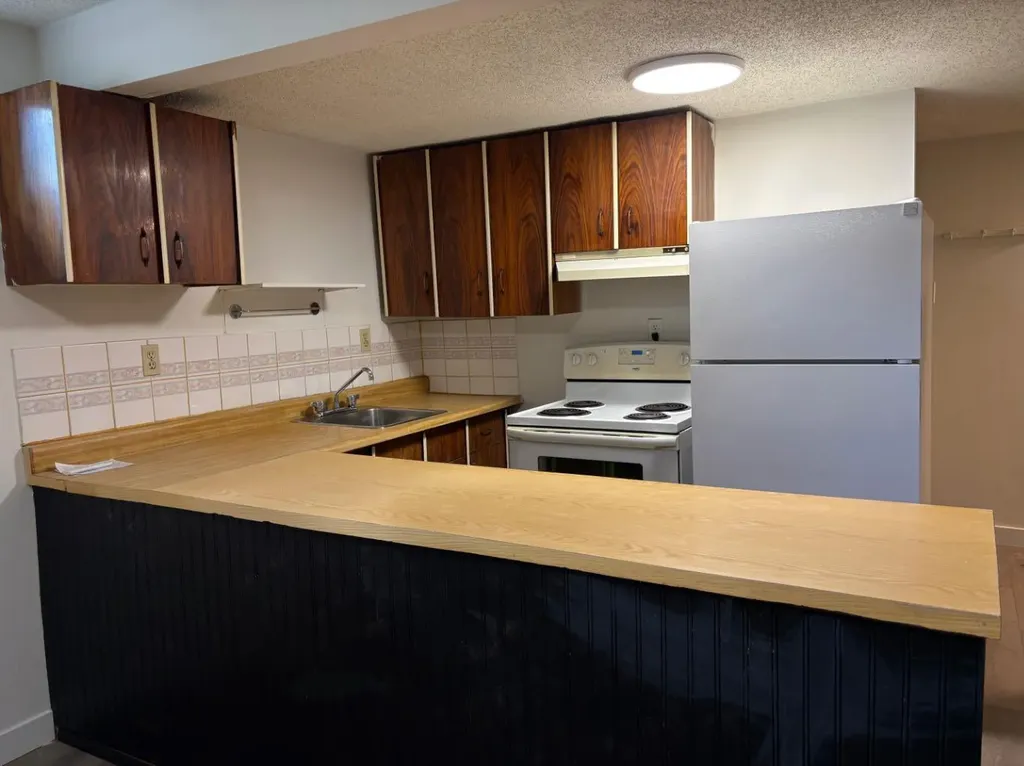 6879 Rundlehorn Drive NE Calgary AB T1Y 4P2