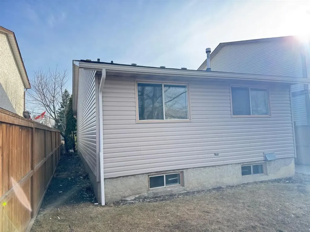 6879 Rundlehorn Drive NE Calgary AB T1Y 4P2