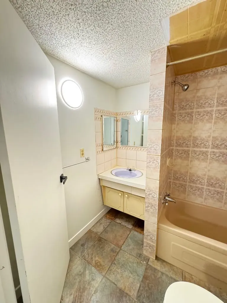 6879 Rundlehorn Drive NE Calgary AB T1Y 4P2
