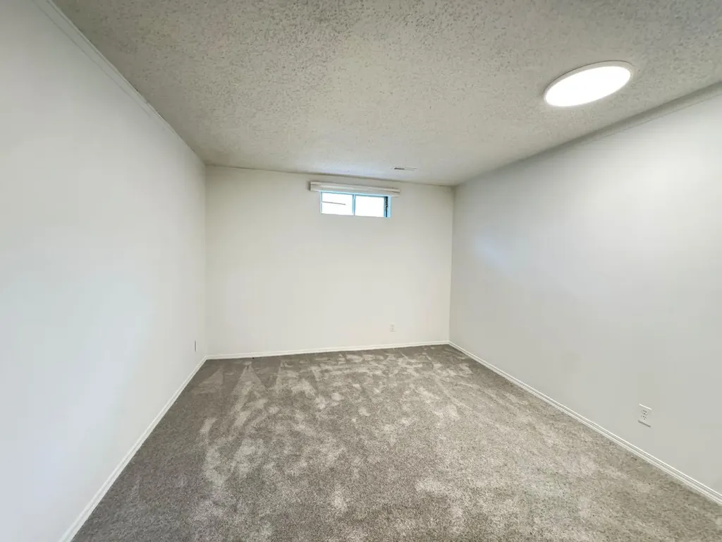 6879 Rundlehorn Drive NE Calgary AB T1Y 4P2