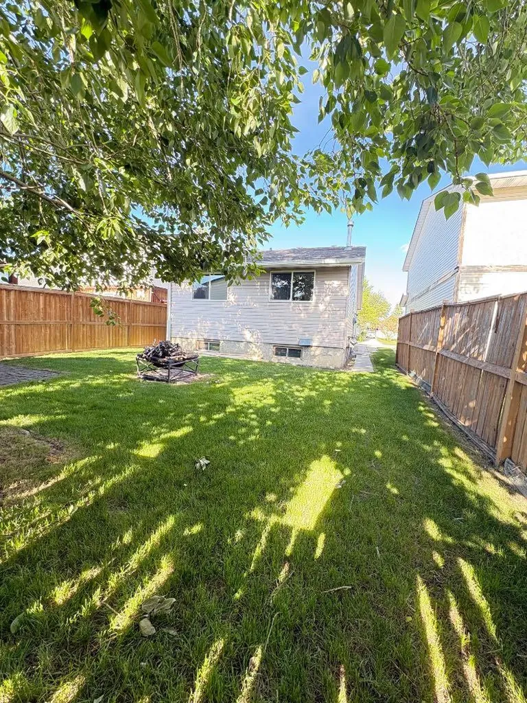 6879 Rundlehorn Drive NE Calgary AB T1Y 4P2
