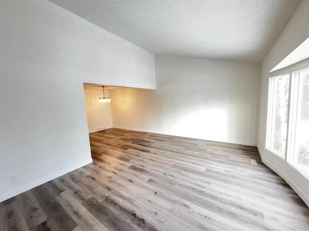6879 Rundlehorn Drive NE Calgary AB T1Y 4P2