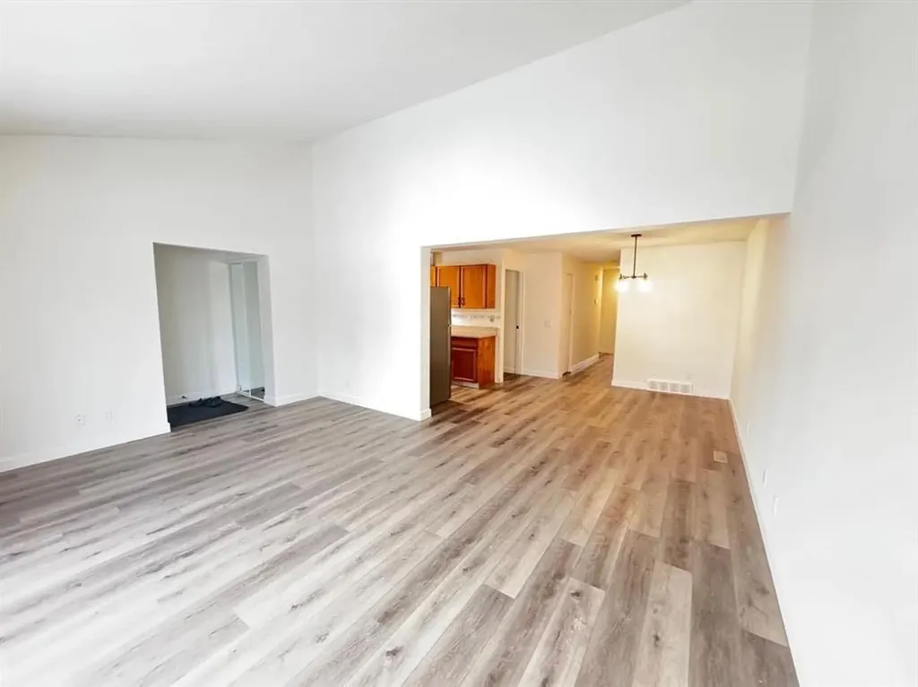 6879 Rundlehorn Drive NE Calgary AB T1Y 4P2