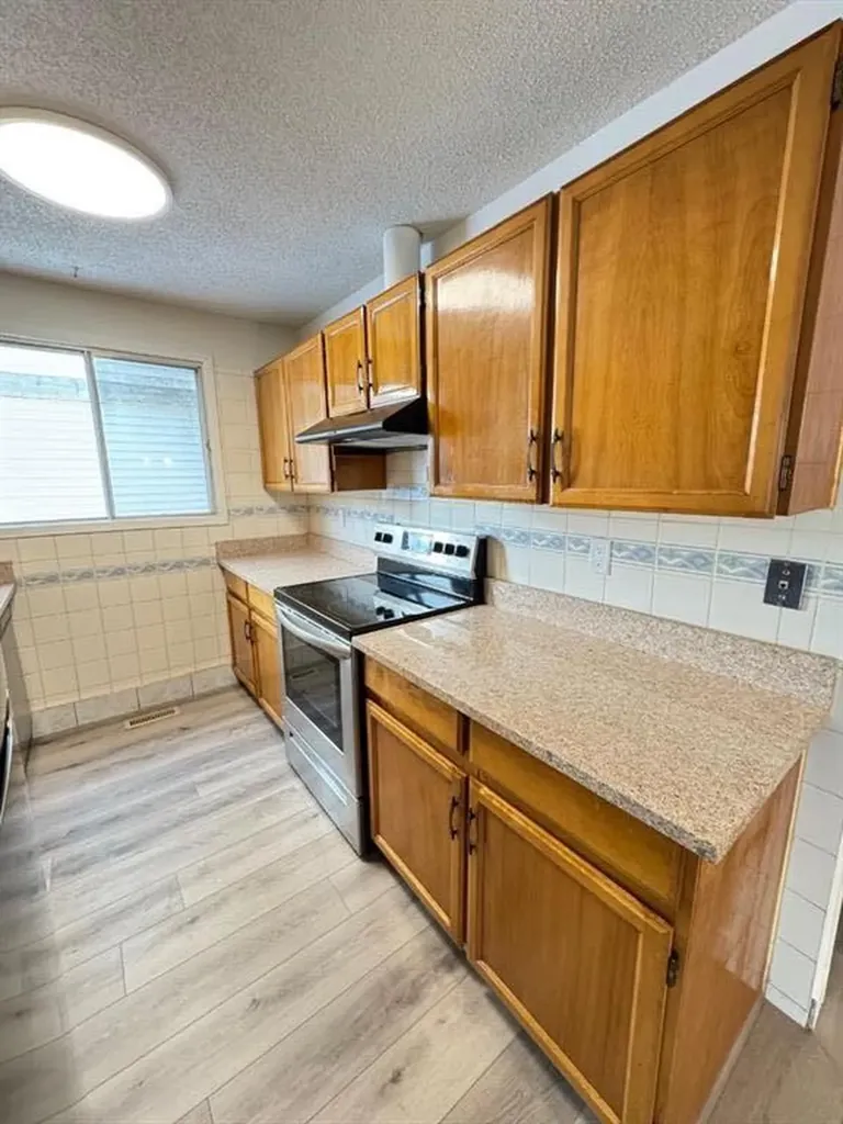 6879 Rundlehorn Drive NE Calgary AB T1Y 4P2