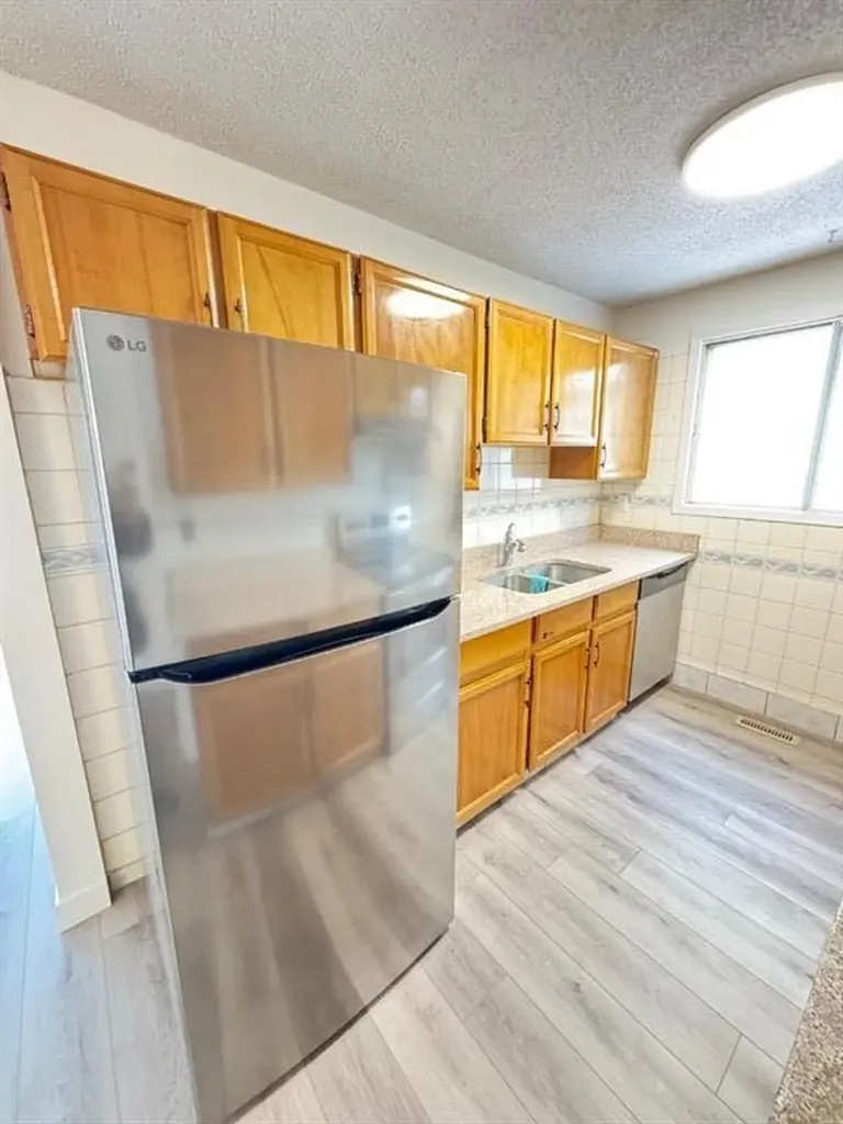 6879 Rundlehorn Drive NE Calgary AB T1Y 4P2
