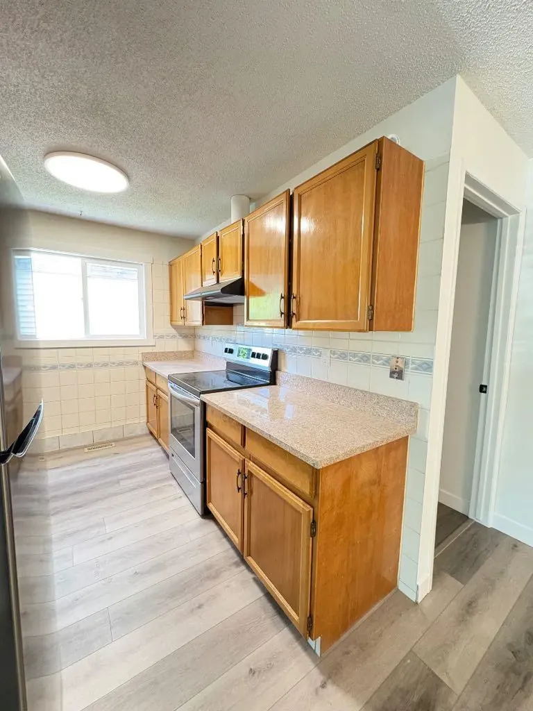 6879 Rundlehorn Drive NE Calgary AB T1Y 4P2