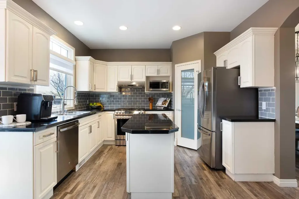 90 Discovery Ridge Road SW Calgary AB T3H 4R4