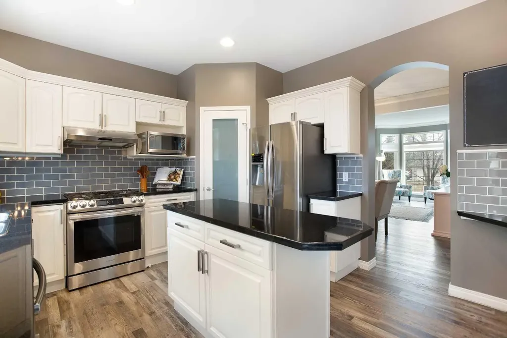 90 Discovery Ridge Road SW Calgary AB T3H 4R4