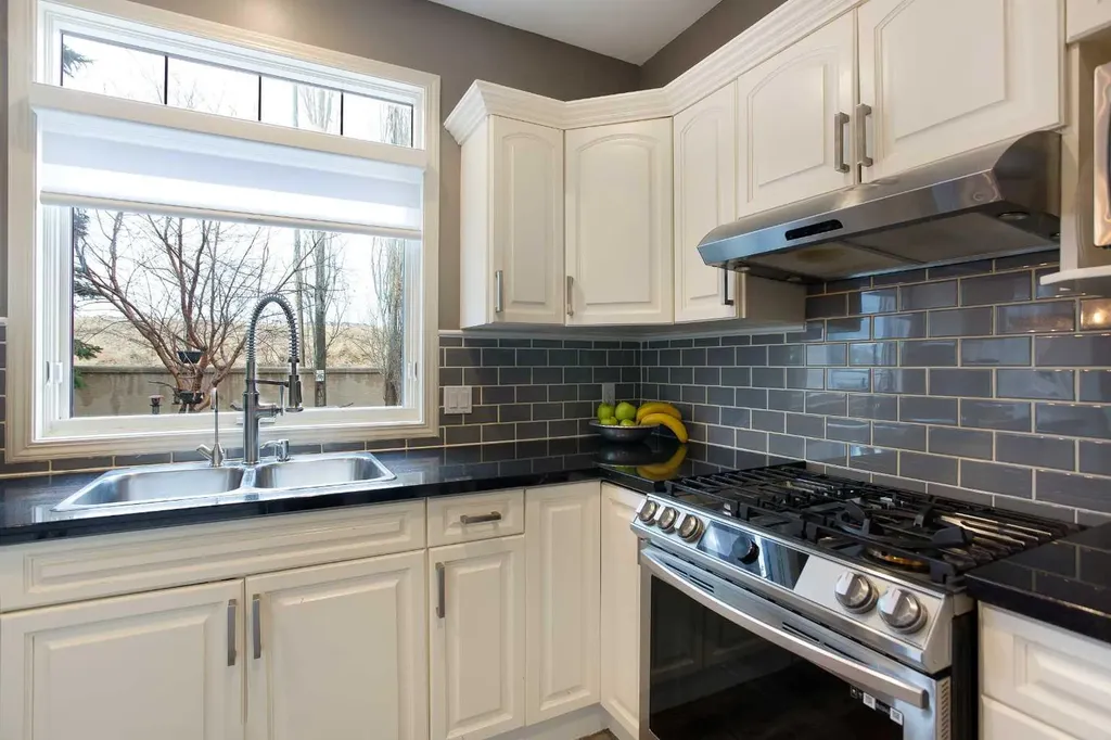 90 Discovery Ridge Road SW Calgary AB T3H 4R4