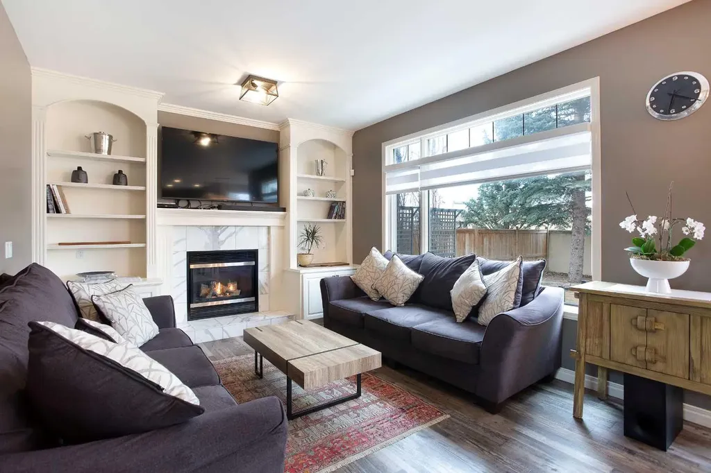 90 Discovery Ridge Road SW Calgary AB T3H 4R4