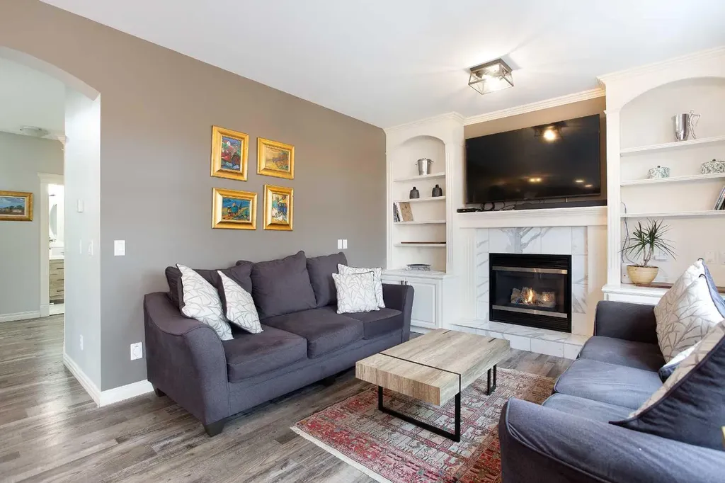 90 Discovery Ridge Road SW Calgary AB T3H 4R4