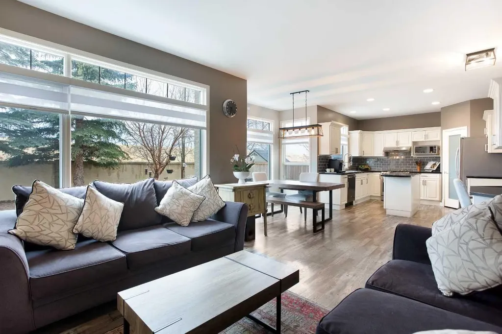90 Discovery Ridge Road SW Calgary AB T3H 4R4