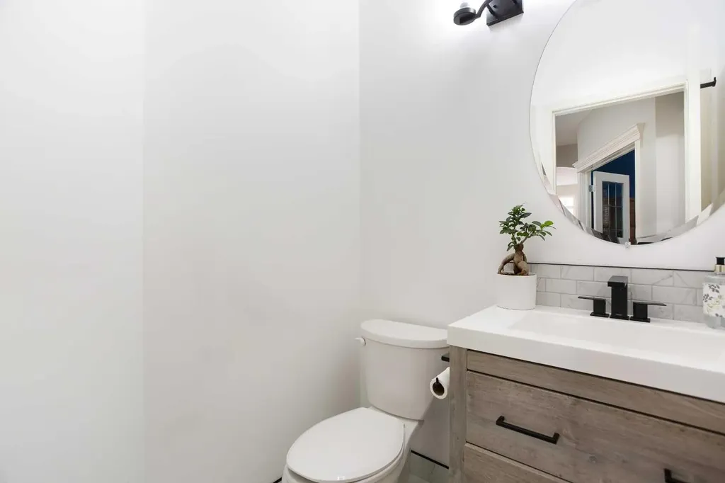 90 Discovery Ridge Road SW Calgary AB T3H 4R4