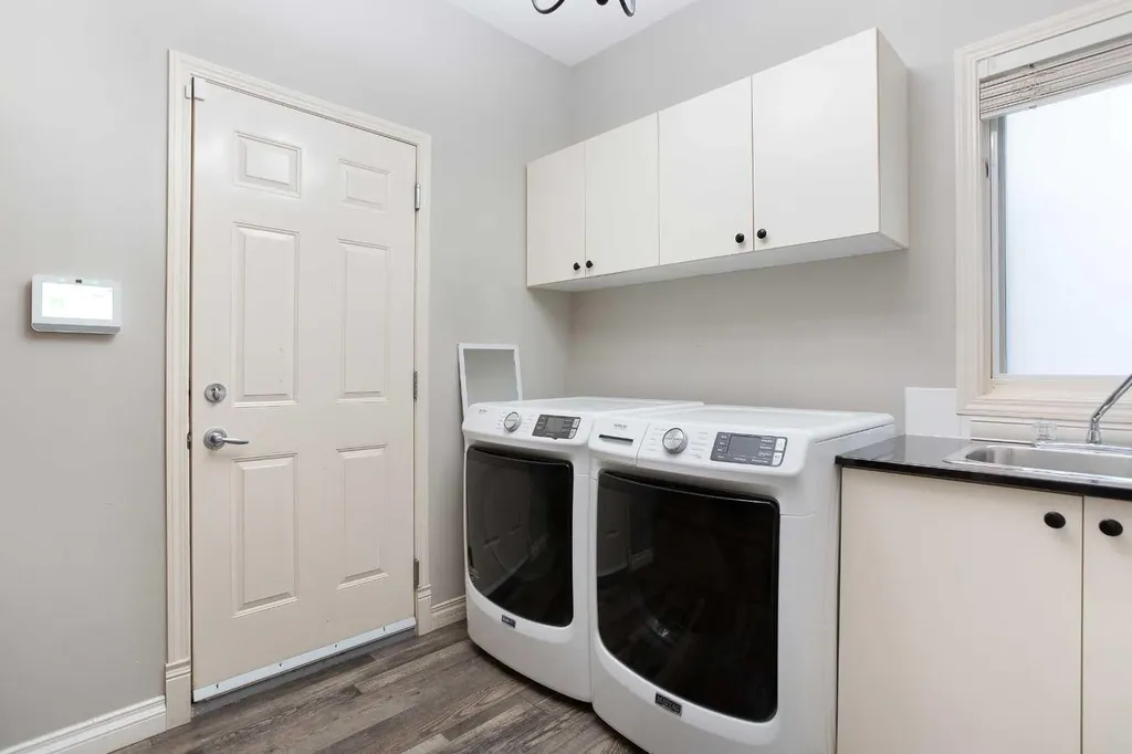 90 Discovery Ridge Road SW Calgary AB T3H 4R4