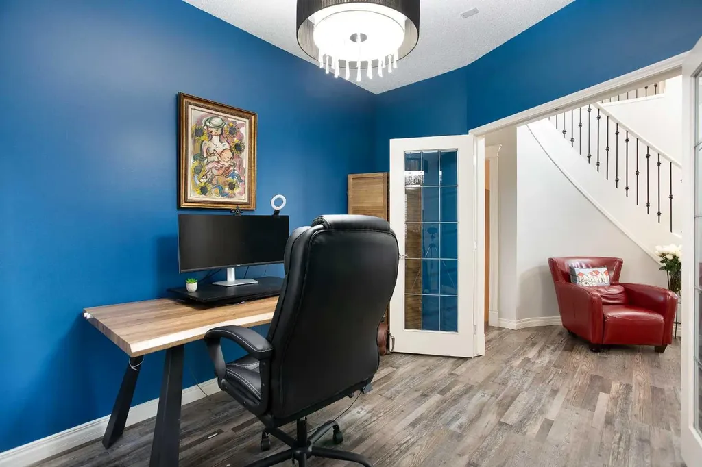 90 Discovery Ridge Road SW Calgary AB T3H 4R4