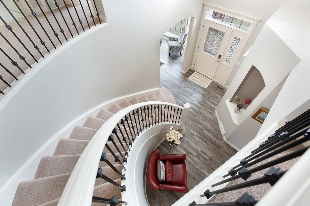 90 Discovery Ridge Road SW Calgary AB T3H 4R4