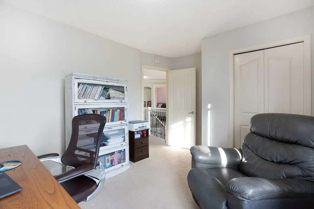 90 Discovery Ridge Road SW Calgary AB T3H 4R4