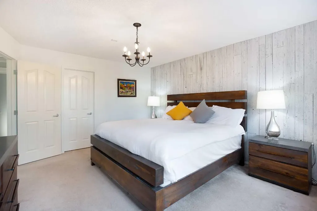 90 Discovery Ridge Road SW Calgary AB T3H 4R4