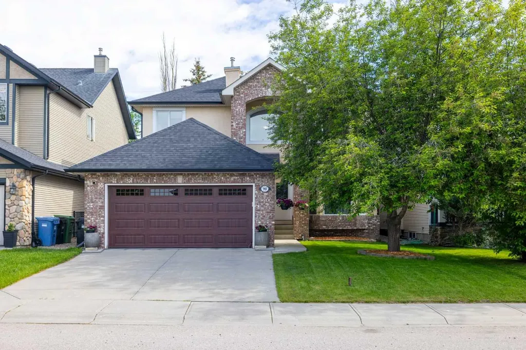 90 Discovery Ridge Road SW Calgary AB T3H 4R4