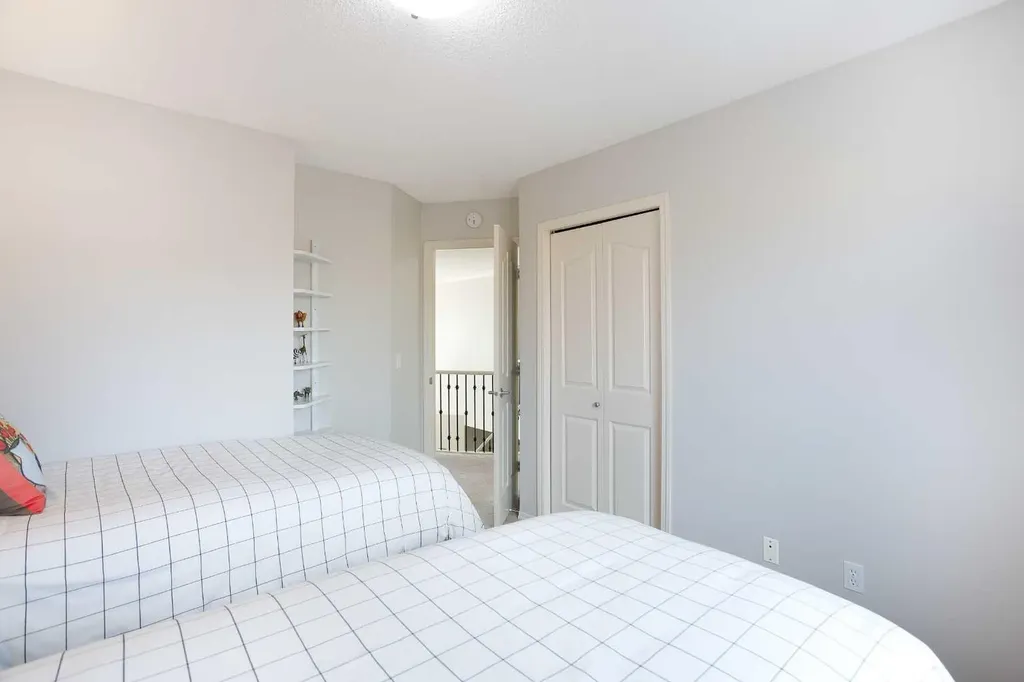 90 Discovery Ridge Road SW Calgary AB T3H 4R4