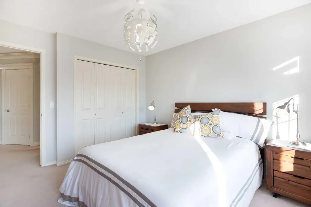 90 Discovery Ridge Road SW Calgary AB T3H 4R4