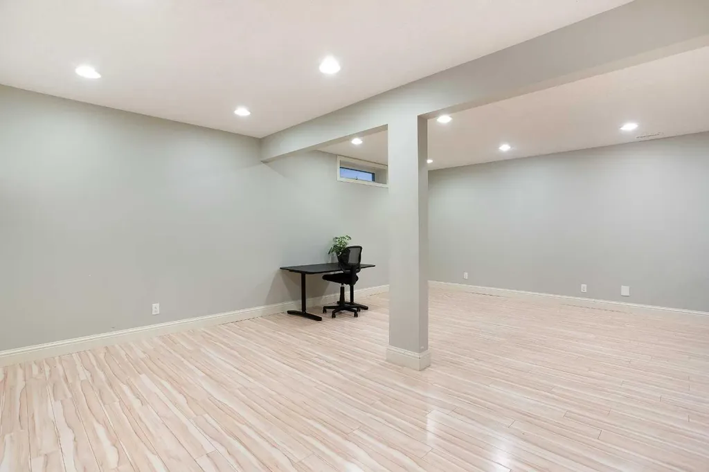 90 Discovery Ridge Road SW Calgary AB T3H 4R4