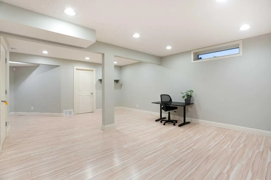 90 Discovery Ridge Road SW Calgary AB T3H 4R4